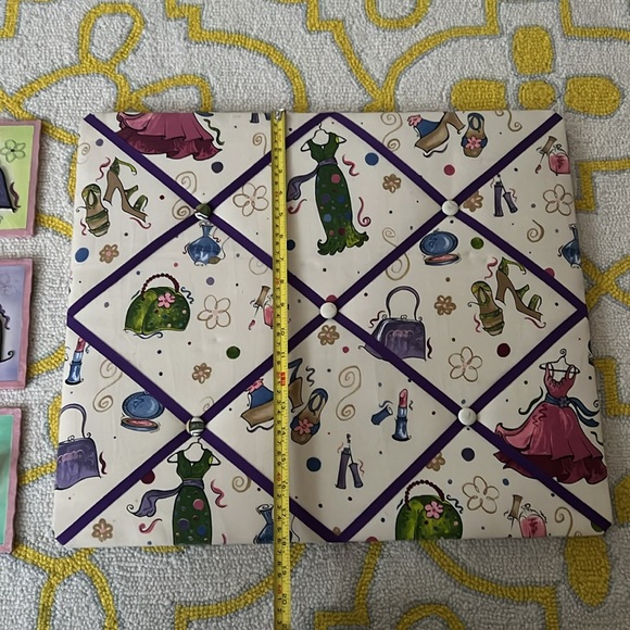 Fashion-Themed Memo Board with Accessories - Picture 6 of 11